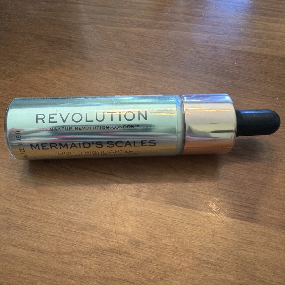 Makeup Revolution Beauty Liquid Highlighter, Mermaid's‎ Scales M83